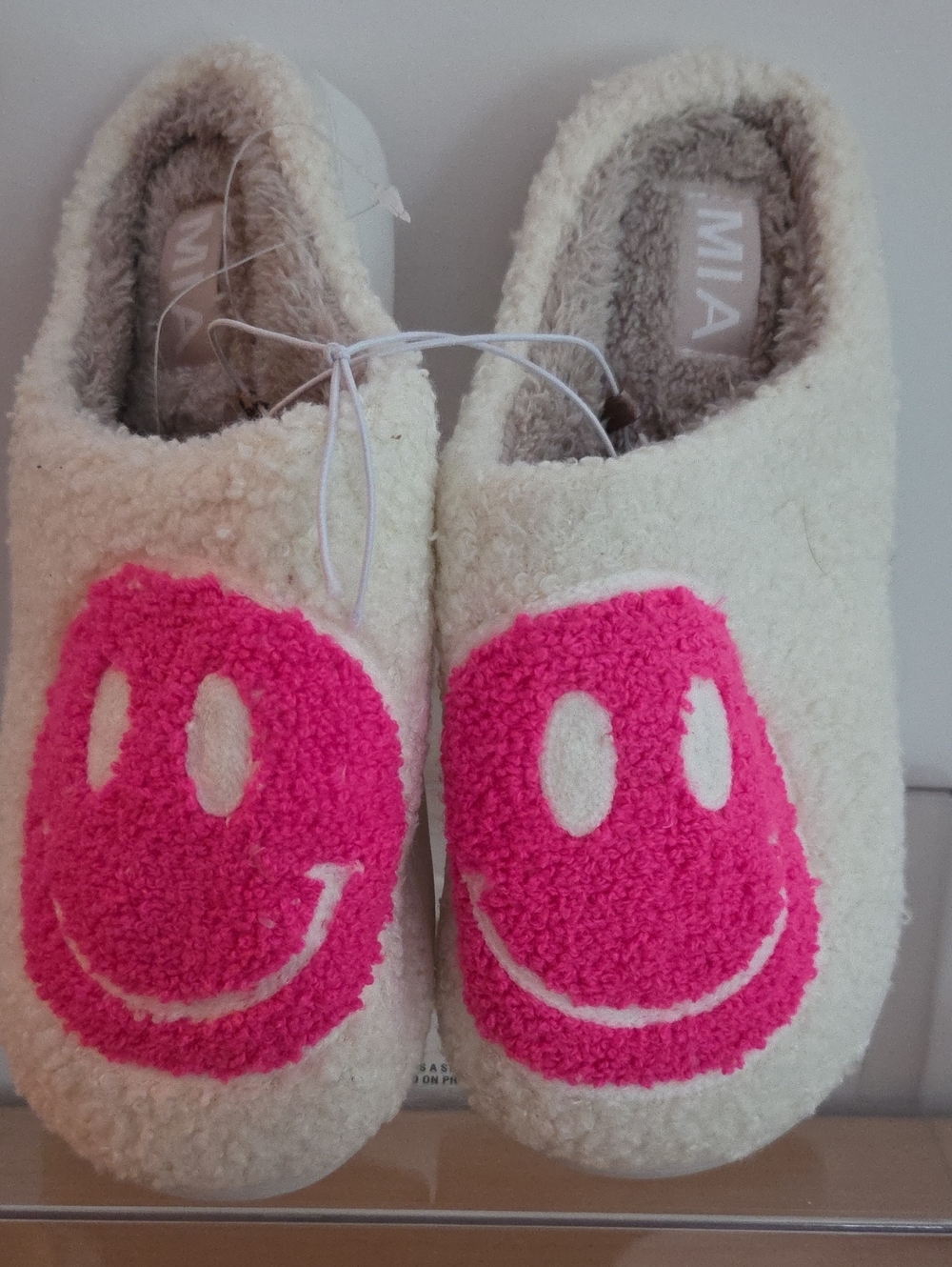 MIA Cream Fuzzy Slippers with Bright Pink Smiley...NWOT size 7